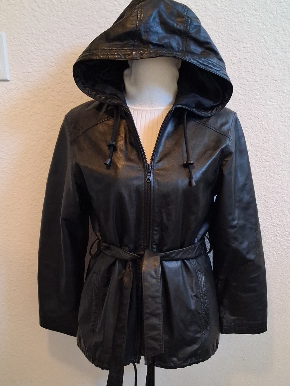 Vintage Wilson Women’s Black Hooded Belted Jacket. Draw String at Hood & Hem (M)